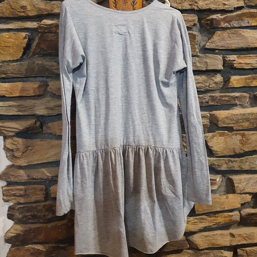 Size 10 One teaspoon grey long sleeve high low top - Picture 5 of 7